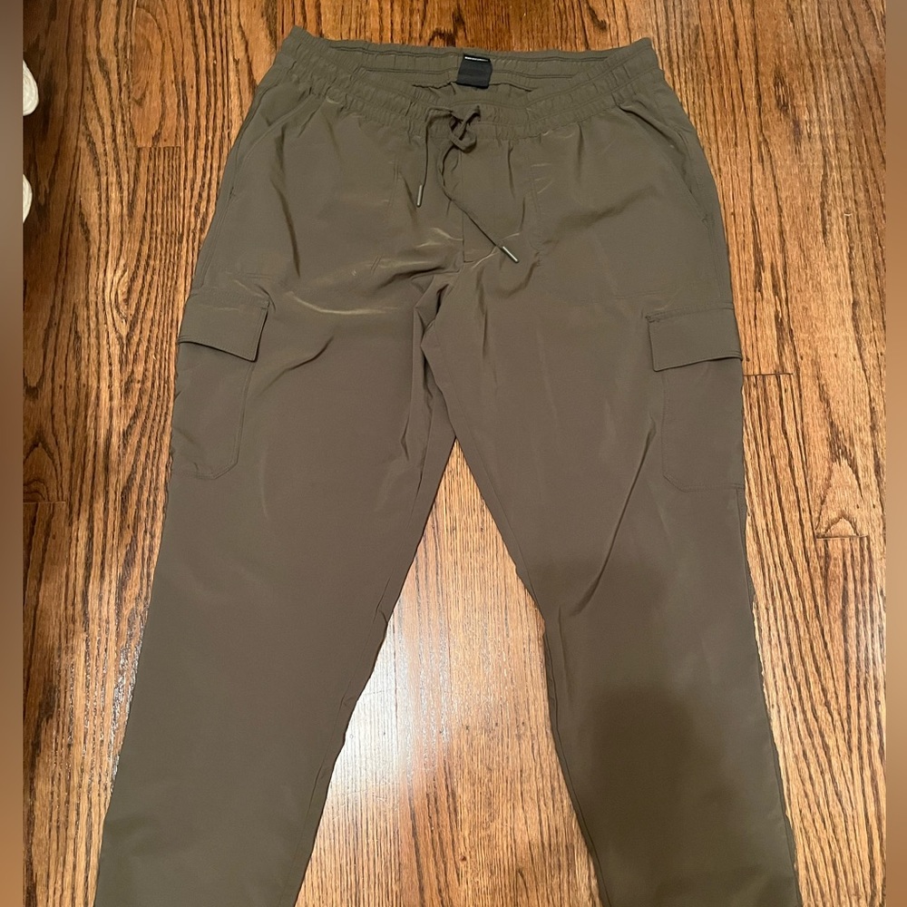 North face jogger, cargo pants, dry fit olive green size large women’s. men M